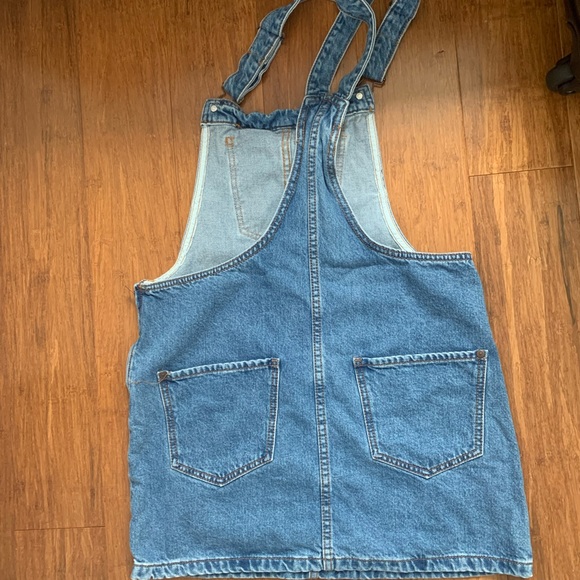 Overall dress - Picture 2 of 3
